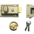 Yale Locks 77 Traditional Nightlatch additional 4