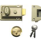 Yale Locks 77 Traditional Nightlatch additional 3