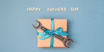 Happy,Father's,Day,Card,With,Gift,Box,Wrapped,In,Kraft